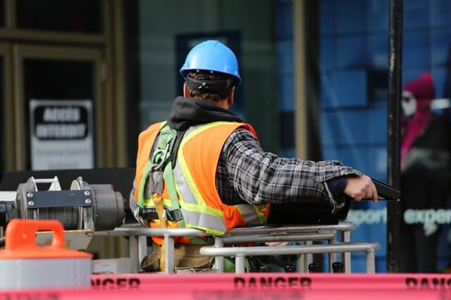 Arbeitssicherheit und Brandschutz sind die elementaren Betrachtungsfelder wenn es um den Komplexen Arbeitsschutz geht.