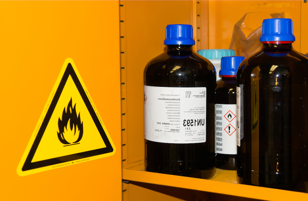 Die Erstellung eines Gefahrstoffverzeichnisses ist für jedes Unternehmen Pflicht, das mit gefährlichen Stoffen arbeitet.